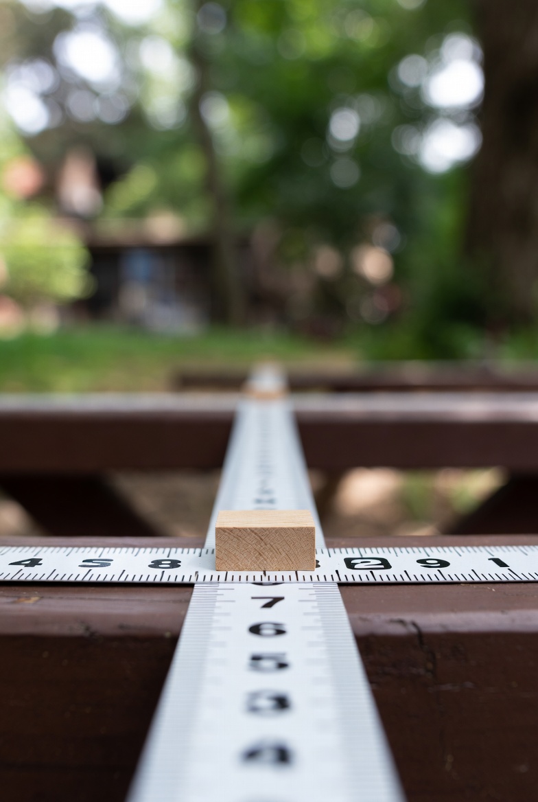 Analisis Kinematika Gerak Lurus: Memahami Keteraturan Alam Semesta dalam Satu Dimensi